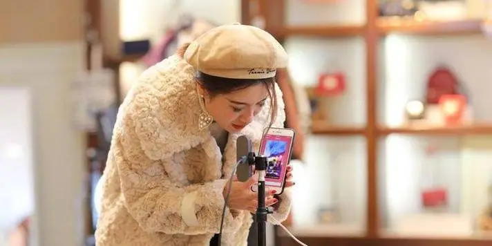 2024最新真人美女无人直播全套教程,操作简单,无版权提示,不违规,不提示-亿点资源网